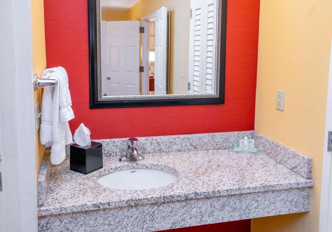 Iowa Inn Bettendorf Quad Cities מראה חיצוני תמונה