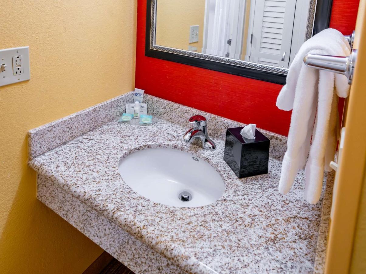 Iowa Inn Bettendorf Quad Cities מראה חיצוני תמונה